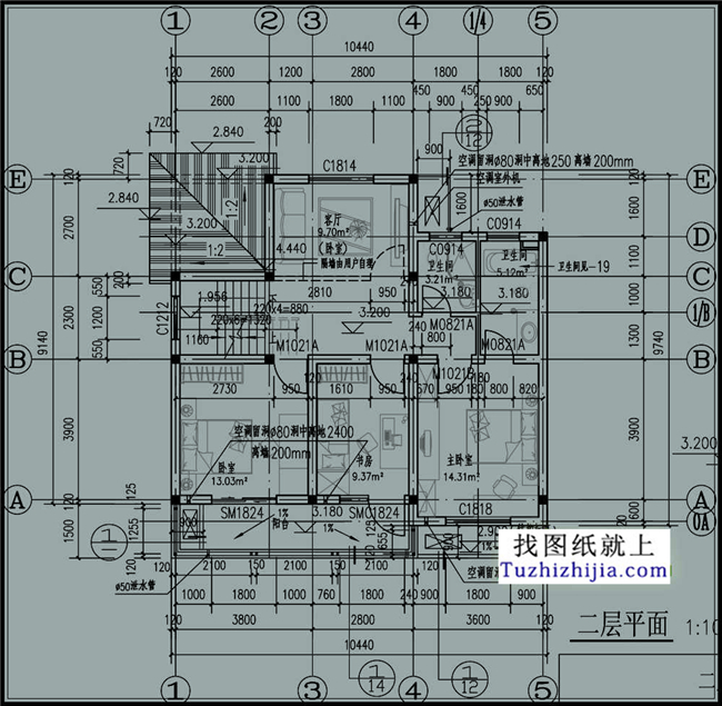 建筑层数:二层; 建筑占地面积:10.4m*9.1m=90平方米; 建筑面积:175平方米 造价预算:12万; 建筑高度:8米(含屋顶)坡屋顶; 设计功能: 一层:客厅、餐厅、厨房、主卧(带卫生间)、储藏间、卫生间、杂物室(楼梯下); 二层:客厅(如图所示,加隔断可做卧室)、主卧(带卫生间)、卧室、书房、卫生间、阳台; 图纸目录: 建筑:一层平面、二层平面图、屋顶平面图、东立面图、西立面图、南立面图、效果图、北立面图、1-1剖面图、2-2剖面图、节点详图、楼梯详图、1-1楼梯剖面、厨房、厕所详图、墙身大样