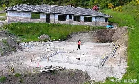 实拍华人夫妻新西兰自建房全过程，有山有水有邻家女孩