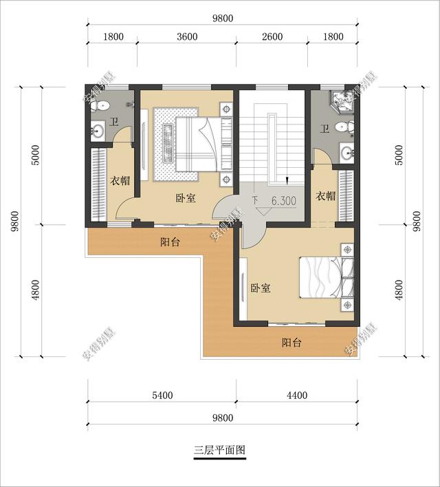 占地70平的3层小别墅设计图，户型呈现L型，入户围合成小庭院