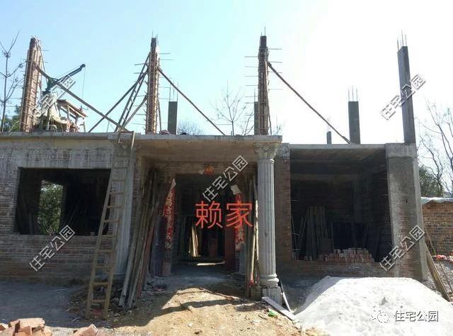 湖南农村盖别墅，自己亲手一砖一瓦建起来的，这35万花的太值了