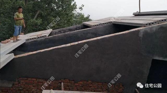 农村盖别墅，让普通施工队抓狂的坡屋顶防水，原来施工如此简单？