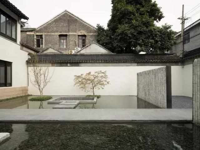 中式庭院别墅，白墙黛瓦，古香古色