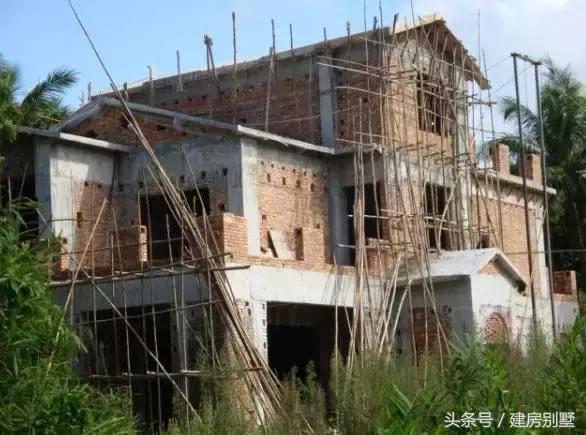 海南网友33万农村自建房，跟赵本山那套别墅有的一拼
