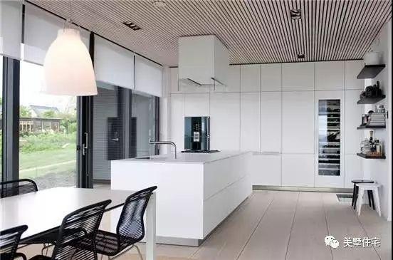 11X12米带户外平台的二层现代别墅，空间宽敞，尽享阳光生活