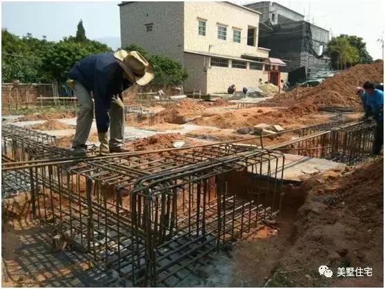 广东农村小伙修建二层半别墅，主体带小院子30万，苦累都值得