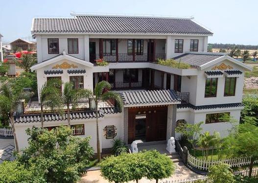 浙江富豪卖掉深圳的房，回乡盖了栋四合院别墅，成了村里的王者