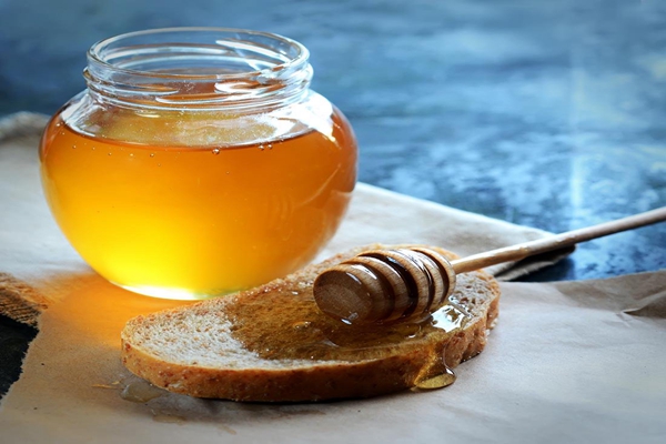 一杯清水辨别蜂蜜真假？冬天怎样辨别真假蜂蜜？
