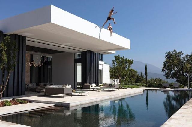 3100㎡ 的别墅，售价2.5亿，从没见过这么惊艳的泳池