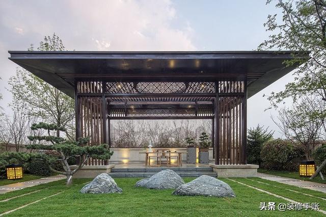 300平中式大别墅实拍图，超大庭院像小公园
